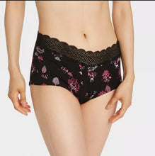 Load image into Gallery viewer, Women's Cotton Boy Shorts with Lace Waistband - Auden