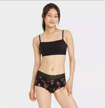 Load image into Gallery viewer, Women&#39;s Cotton Boy Shorts with Lace Waistband - Auden
